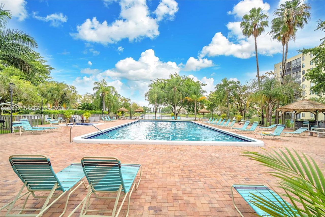 2112 S Cypress Bend Dr, Unit 802, Pompano Beach, FL 33069 Photo