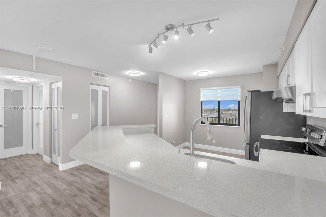 2112 S Cypress Bend Dr, Unit 802, Pompano Beach, FL 33069 Photo