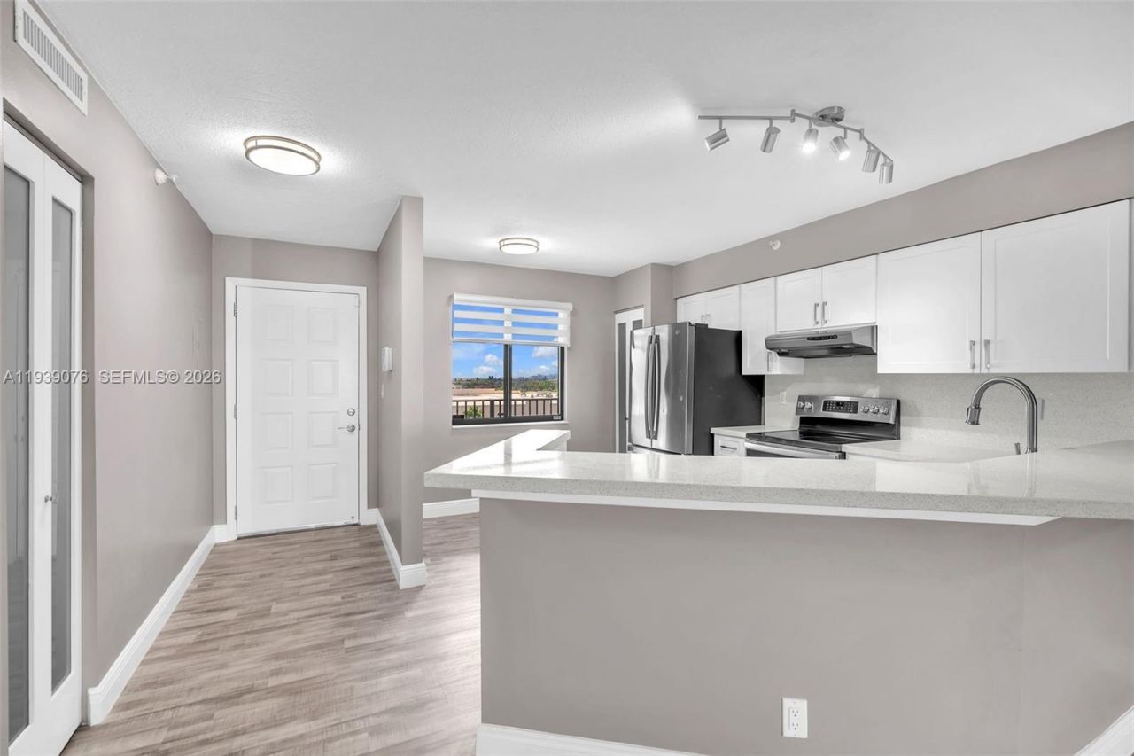 2112 S Cypress Bend Dr, Unit 802, Pompano Beach, FL 33069 Photo