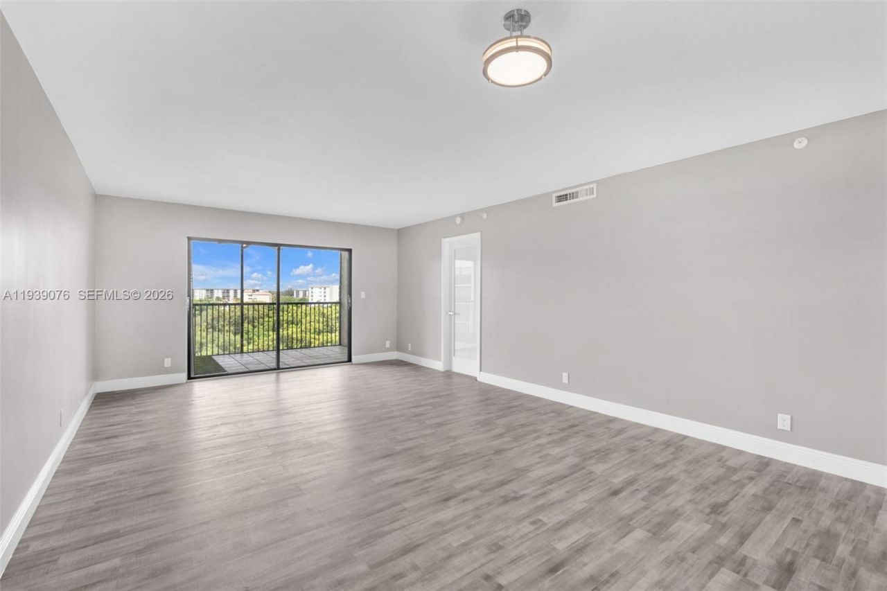 2112 S Cypress Bend Dr, Unit 802, Pompano Beach, FL 33069 Photo