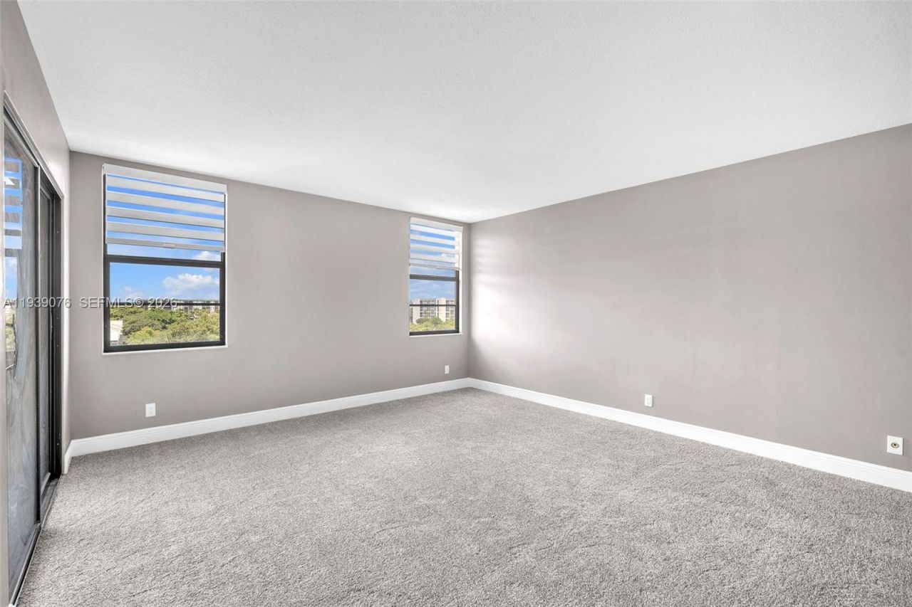 2112 S Cypress Bend Dr, Unit 802, Pompano Beach, FL 33069 Photo