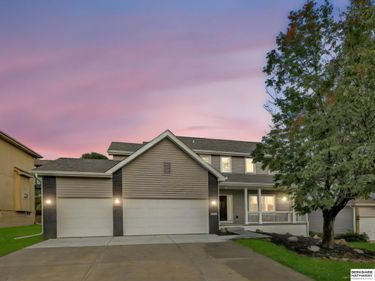 8613 S 98th Street, La Vista, NE 68128