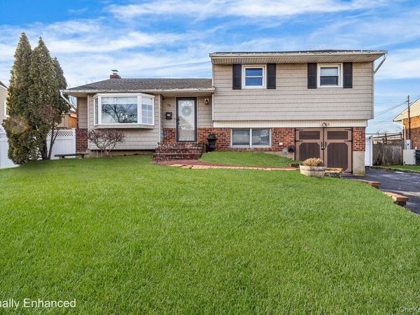 44 Colony Lane, Syosset, NY 11791