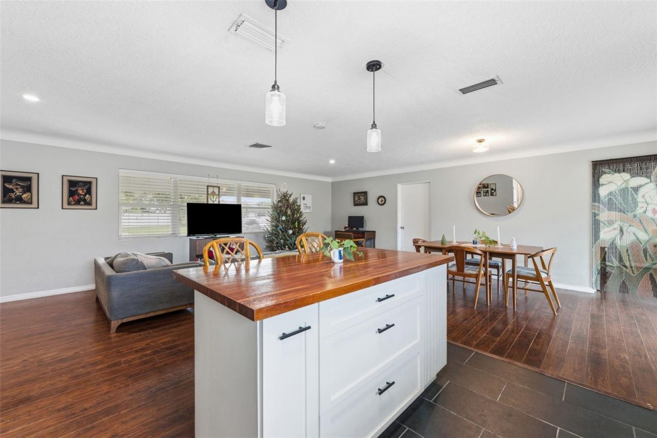 5911 36th Avenue N, Saint Petersburg, FL 33710 Photo