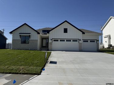 12006 S 113 Avenue Circle, Papillion, NE 68046