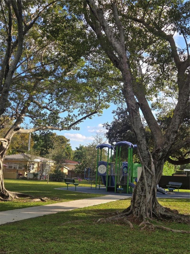 510 Lee Dr, Miami Springs, FL 33166 Photo