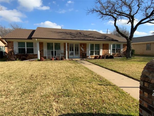 2116 Stratford Drive, Bedford, TX 76021