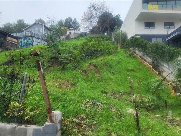 2348 Riverside Dr, Silver Lake, CA 90031