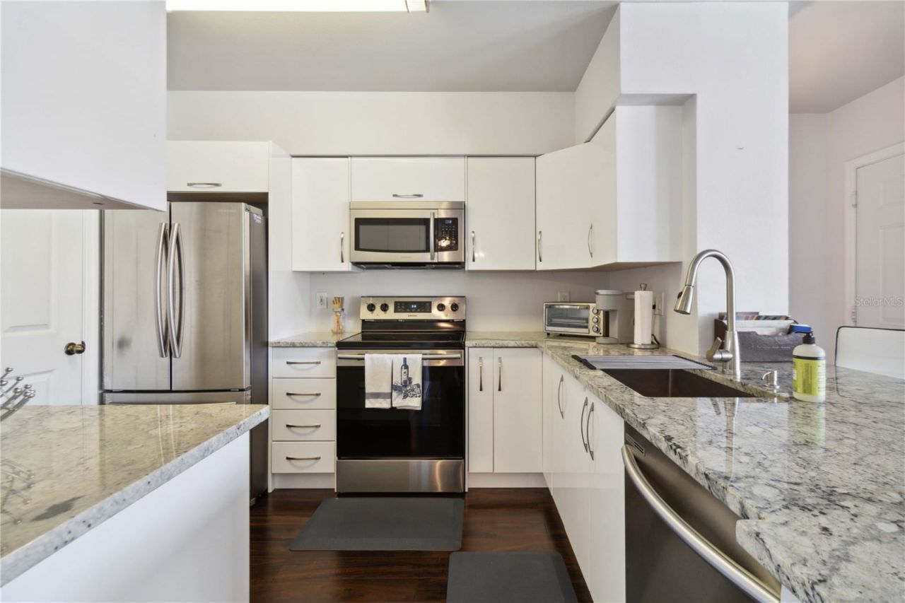 1020 Villagio Circle, Unit 202, Sarasota, FL 34237 Photo