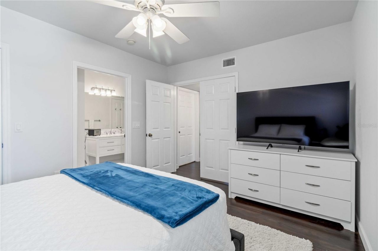 1020 Villagio Circle, Unit 202, Sarasota, FL 34237 Photo