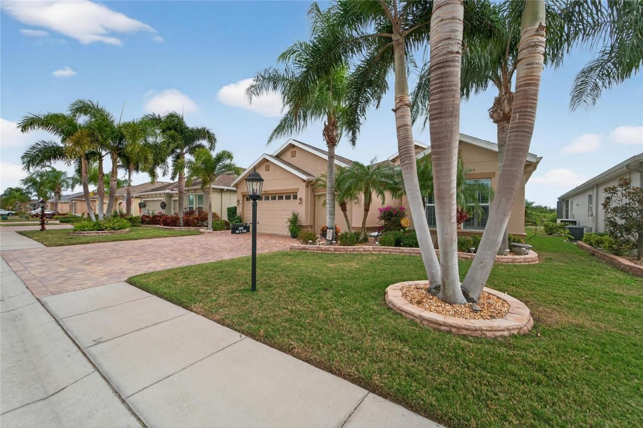 1613 Emerald Dunes Drive, Sun City Center, FL 33573 Photo