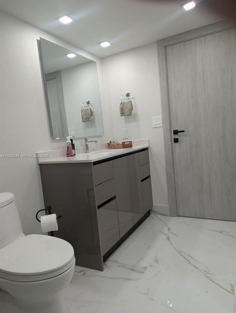 19707 Turnberry Way, Unit 20L, Aventura, FL 33180 Photo