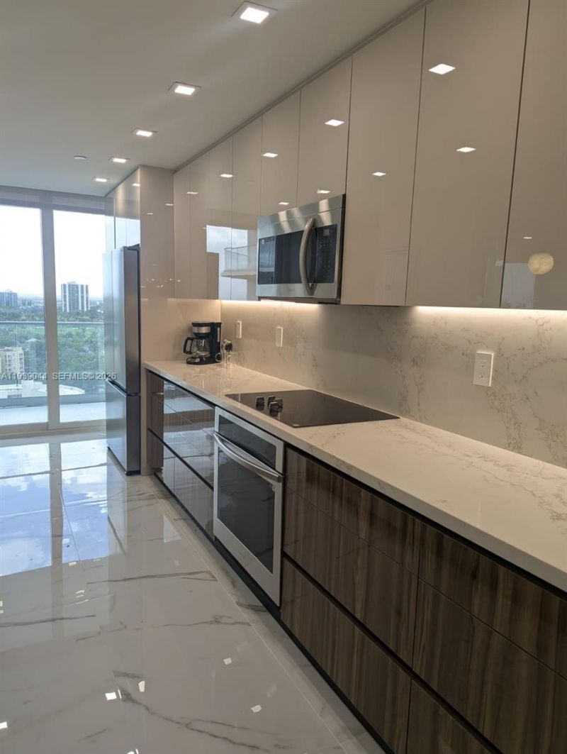 19707 Turnberry Way, Unit 20L, Aventura, FL 33180 Photo