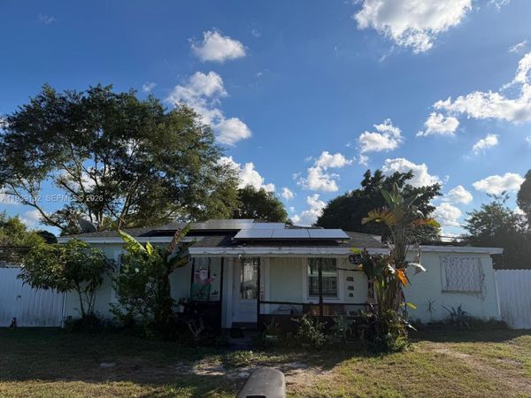 2550 NW 153rd St , Miami Gardens, FL 33054