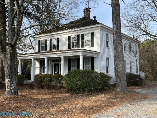 857 Gloucester Road, Saluda, VA 23149