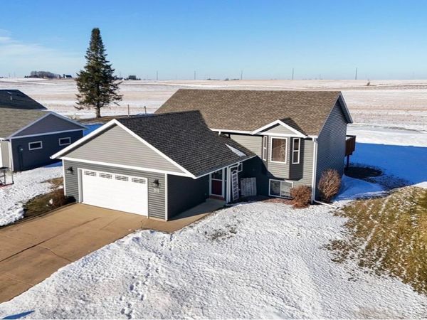 210 8th Avenue NW, Plainview, MN 55964