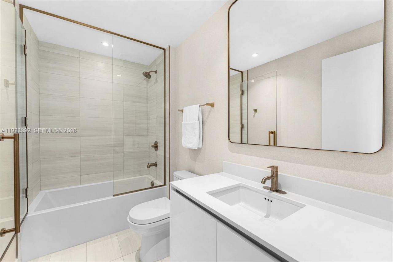 2678 Tigertail Ave, Unit 702, Miami, FL 33133 Photo