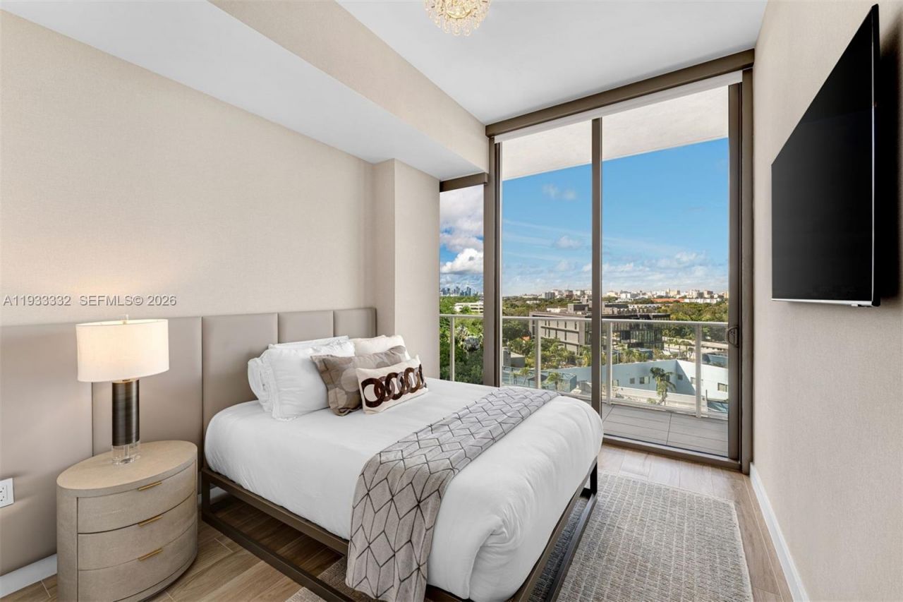 2678 Tigertail Ave, Unit 702, Miami, FL 33133 Photo