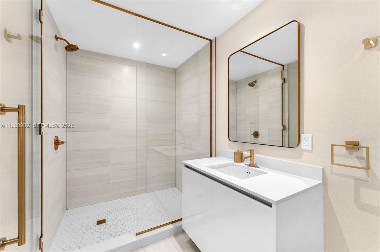 2678 Tigertail Ave, Unit 702, Miami, FL 33133 Photo