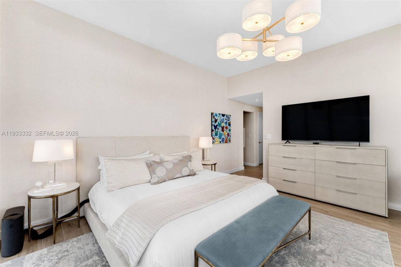 2678 Tigertail Ave, Unit 702, Miami, FL 33133 Photo