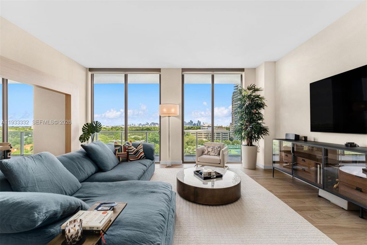 2678 Tigertail Ave, Unit 702, Miami, FL 33133 Photo