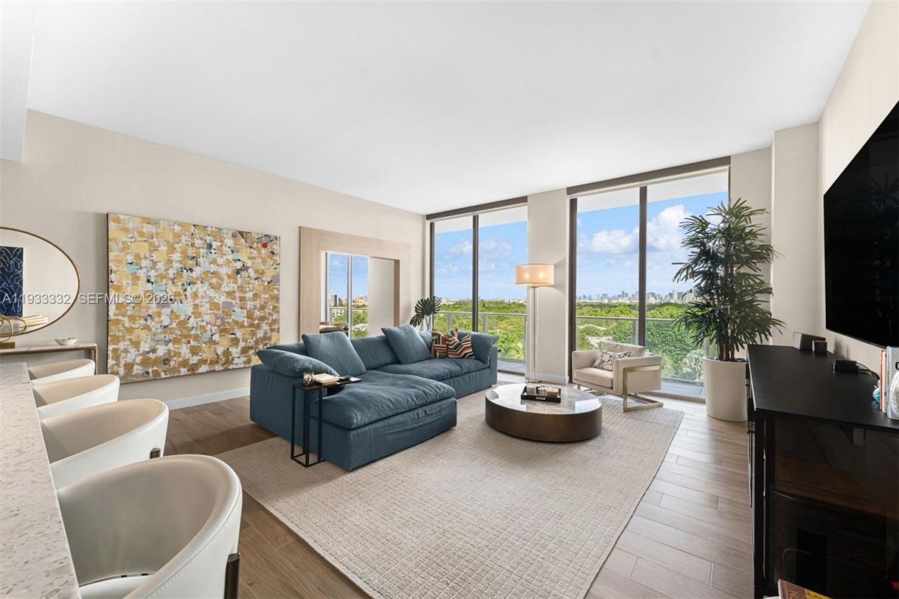 2678 Tigertail Ave, Unit 702, Miami, FL 33133 Photo