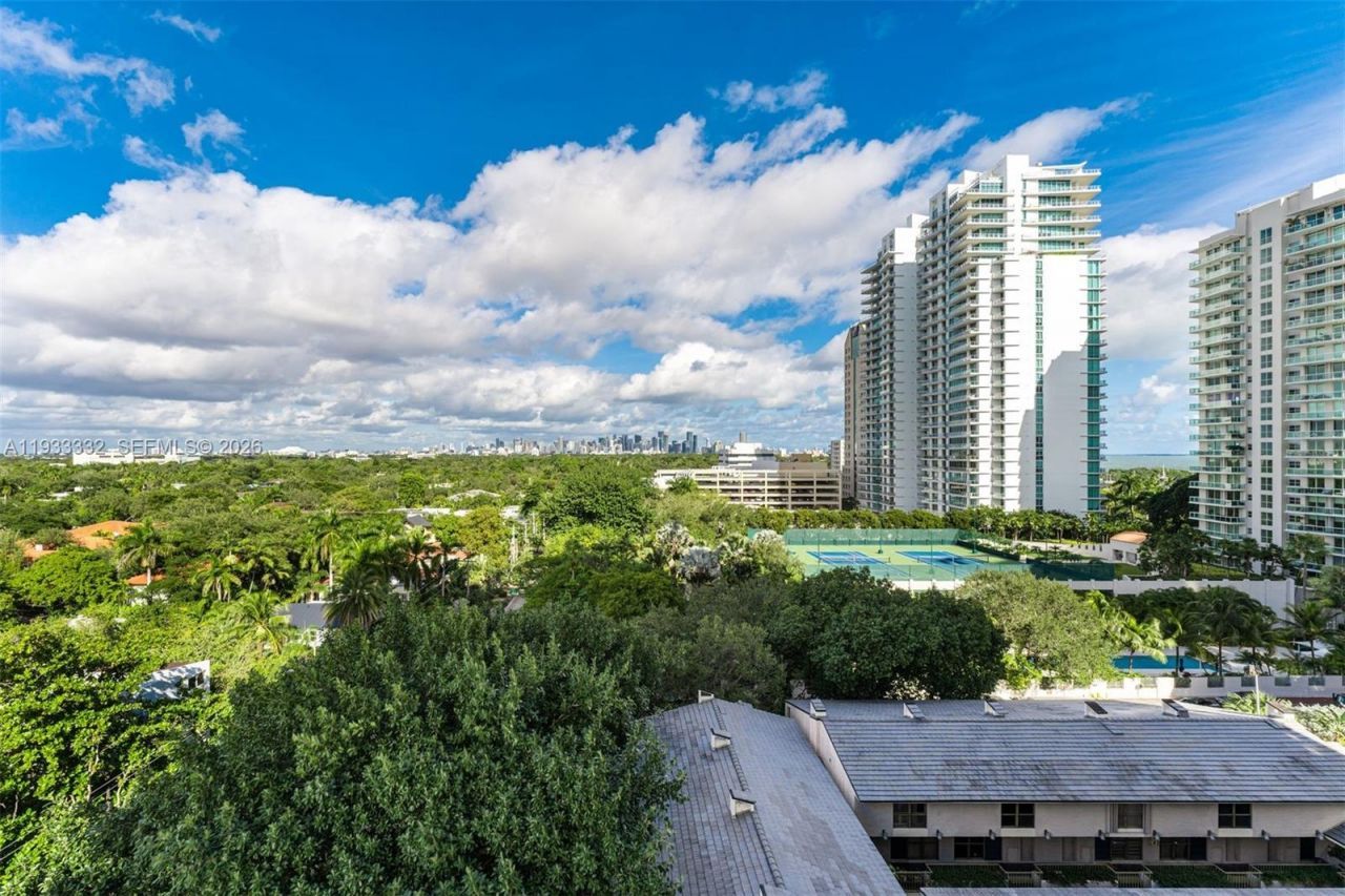 2678 Tigertail Ave, Unit 702, Miami, FL 33133 Photo