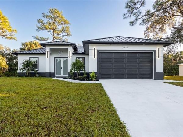 6050 N Moss Cir, La Belle, FL 33935