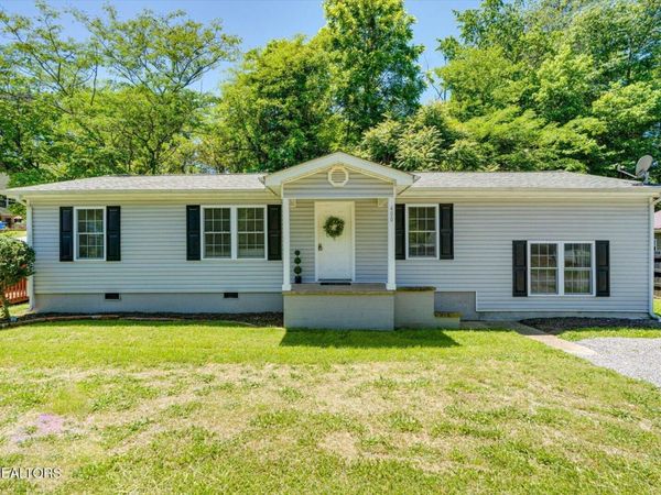 400 N G St, Lenoir City, TN 37771
