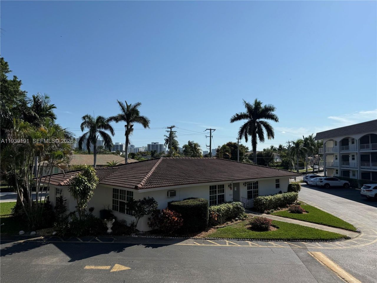 581 Blue Heron Dr, Unit 318-B, Hallandale Beach, FL 33009 Photo