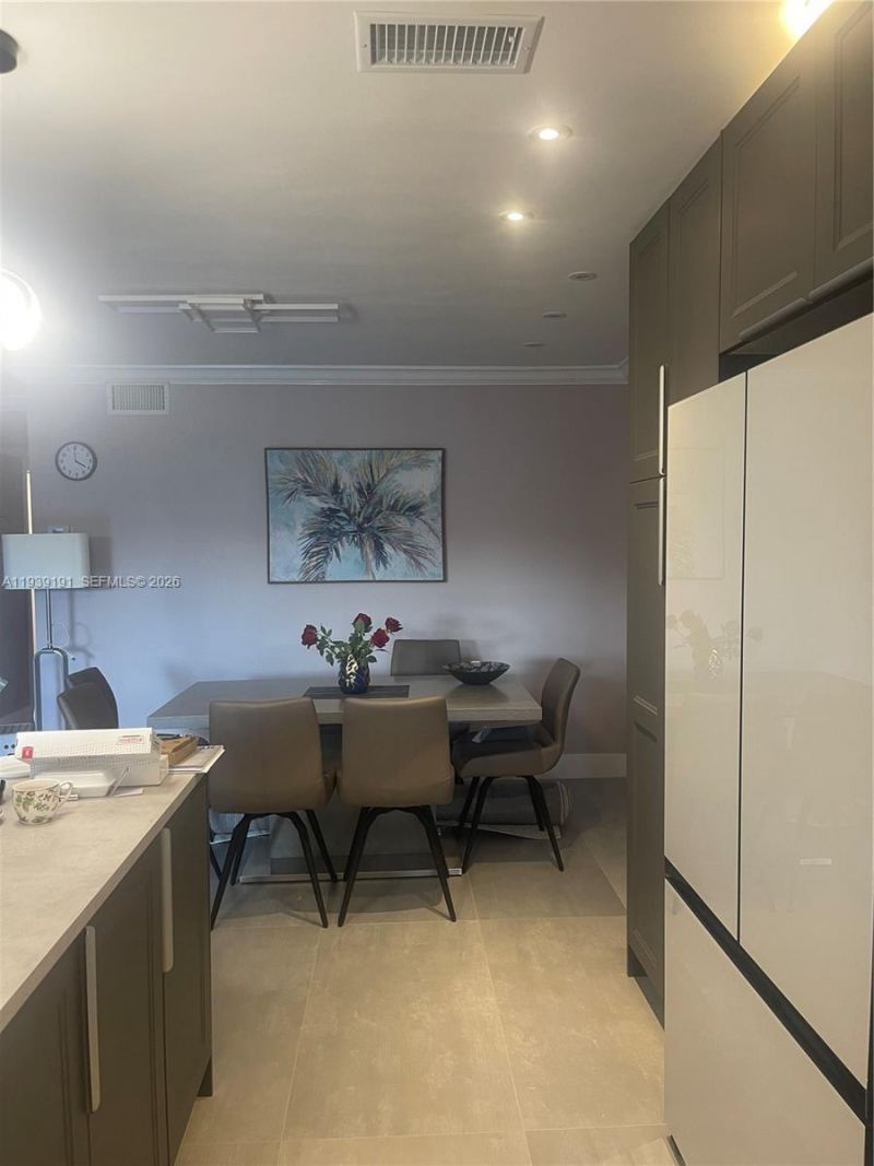 581 Blue Heron Dr, Unit 318-B, Hallandale Beach, FL 33009 Photo