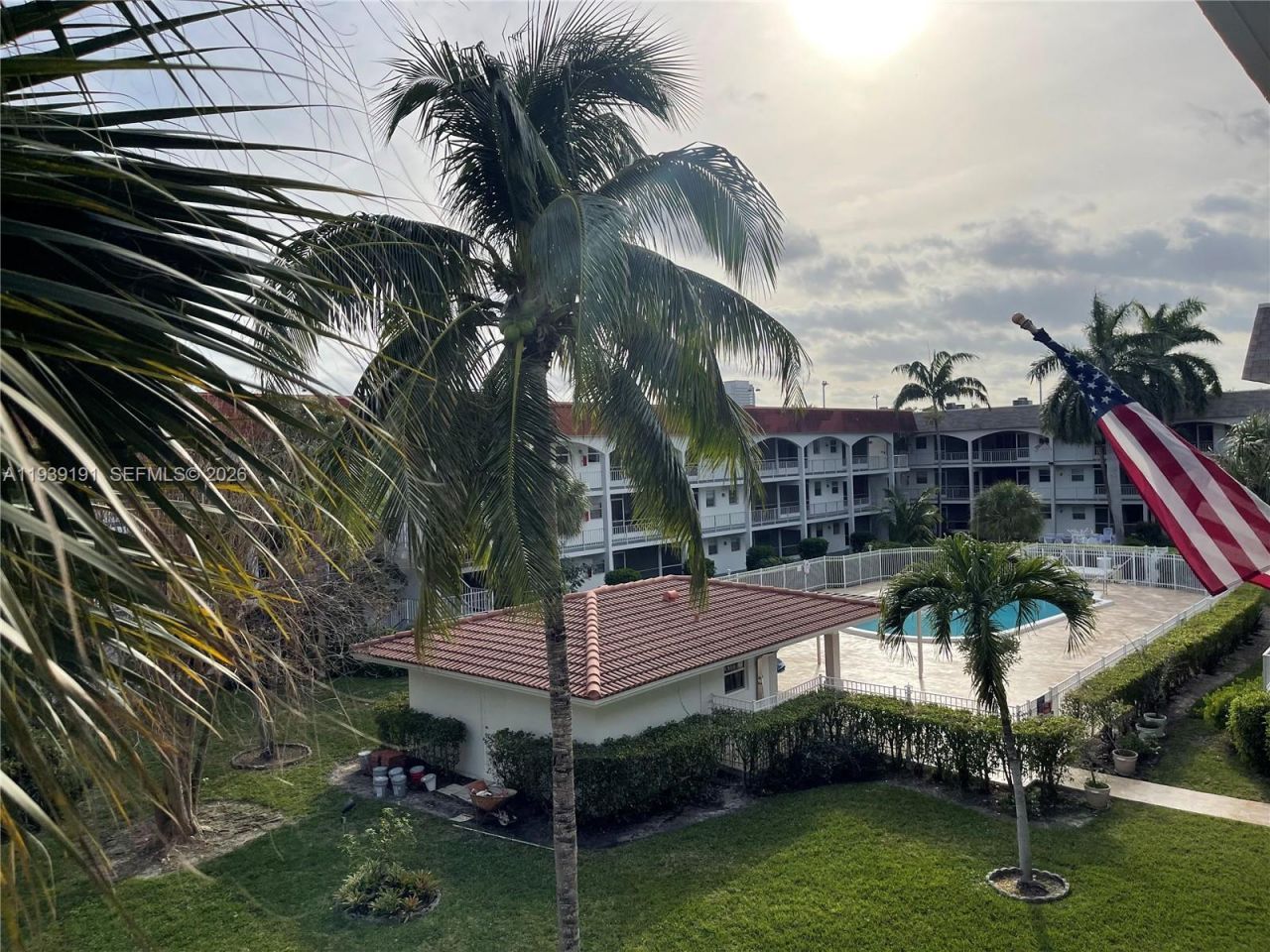 581 Blue Heron Dr, Unit 318-B, Hallandale Beach, FL 33009 Photo