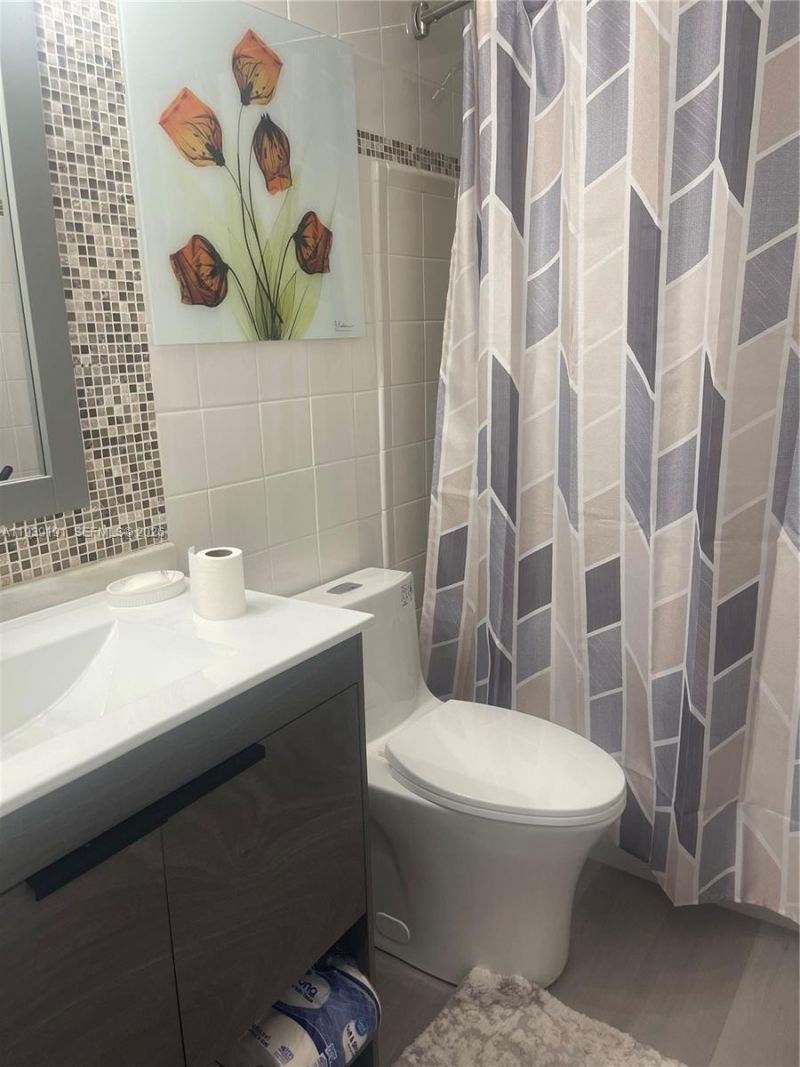 581 Blue Heron Dr, Unit 318-B, Hallandale Beach, FL 33009 Photo