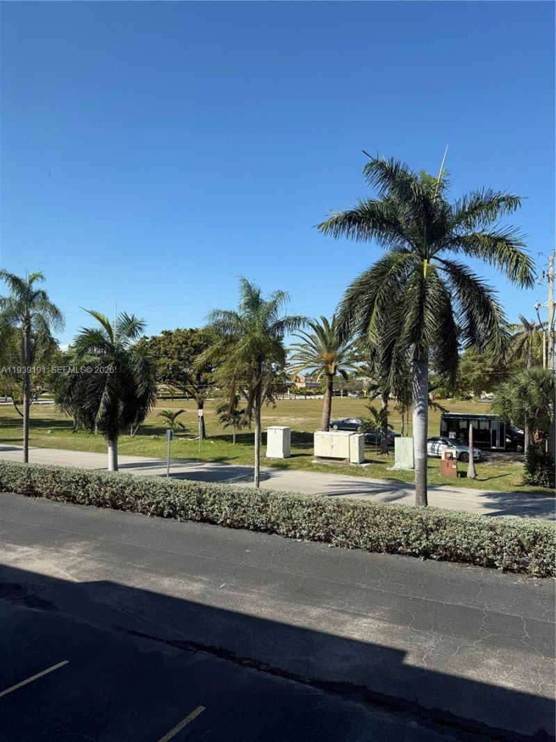 581 Blue Heron Dr, Unit 318-B, Hallandale Beach, FL 33009 Photo