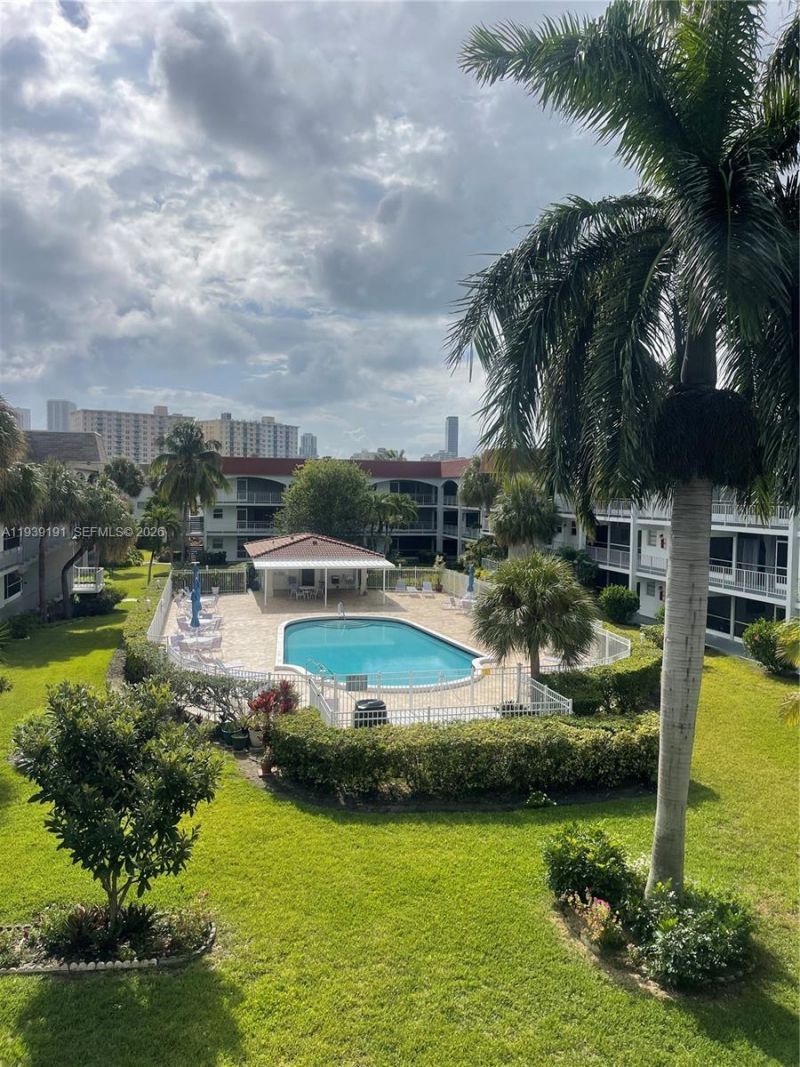 581 Blue Heron Dr, Unit 318-B, Hallandale Beach, FL 33009 Photo