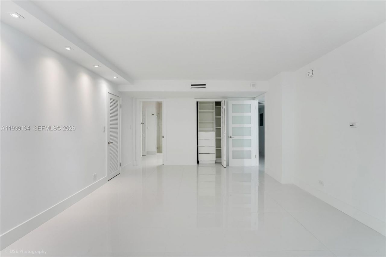 6039 Collins Ave , Unit 1222, Miami Beach, FL 33140 Photo