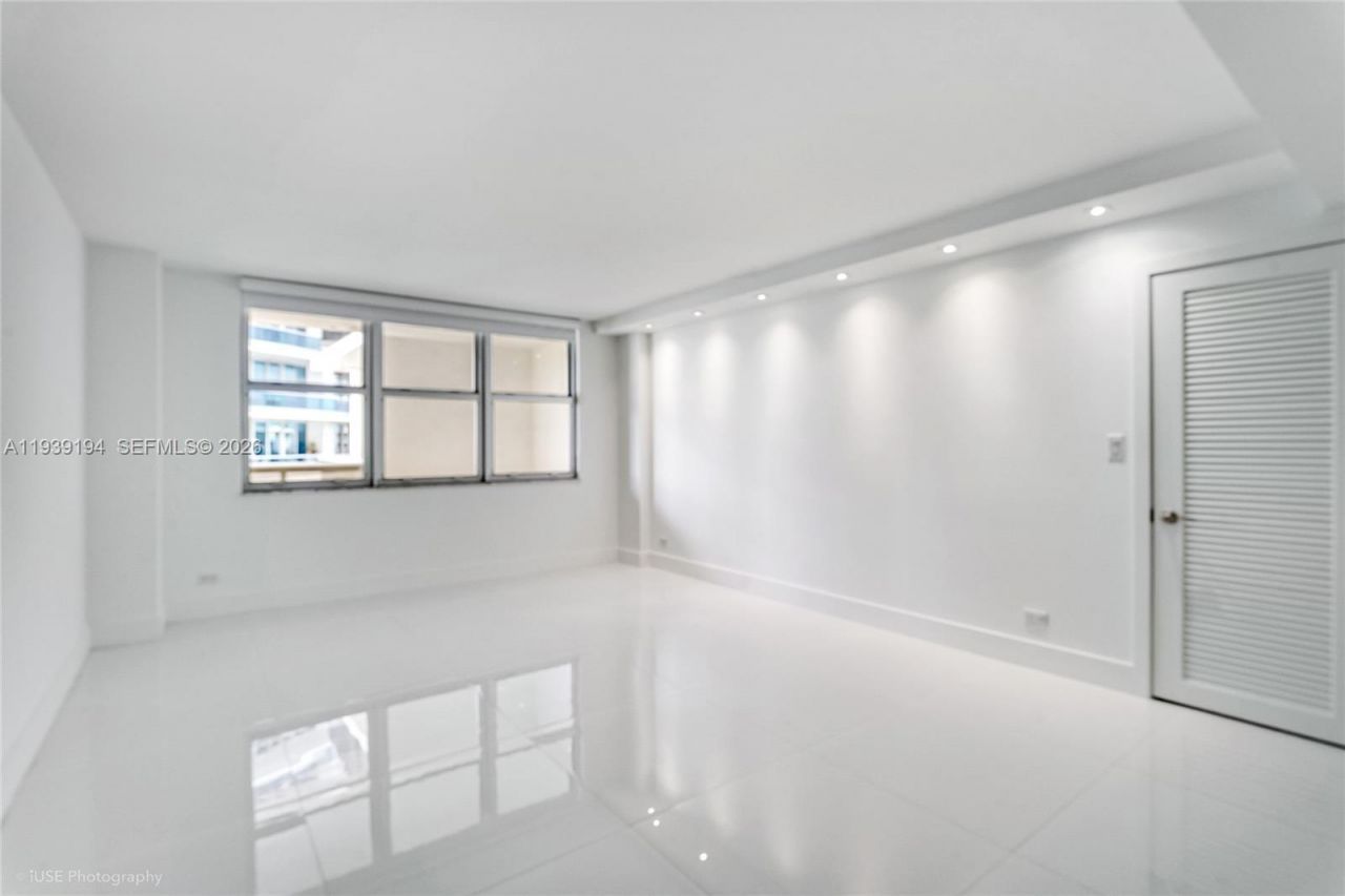 6039 Collins Ave , Unit 1222, Miami Beach, FL 33140 Photo