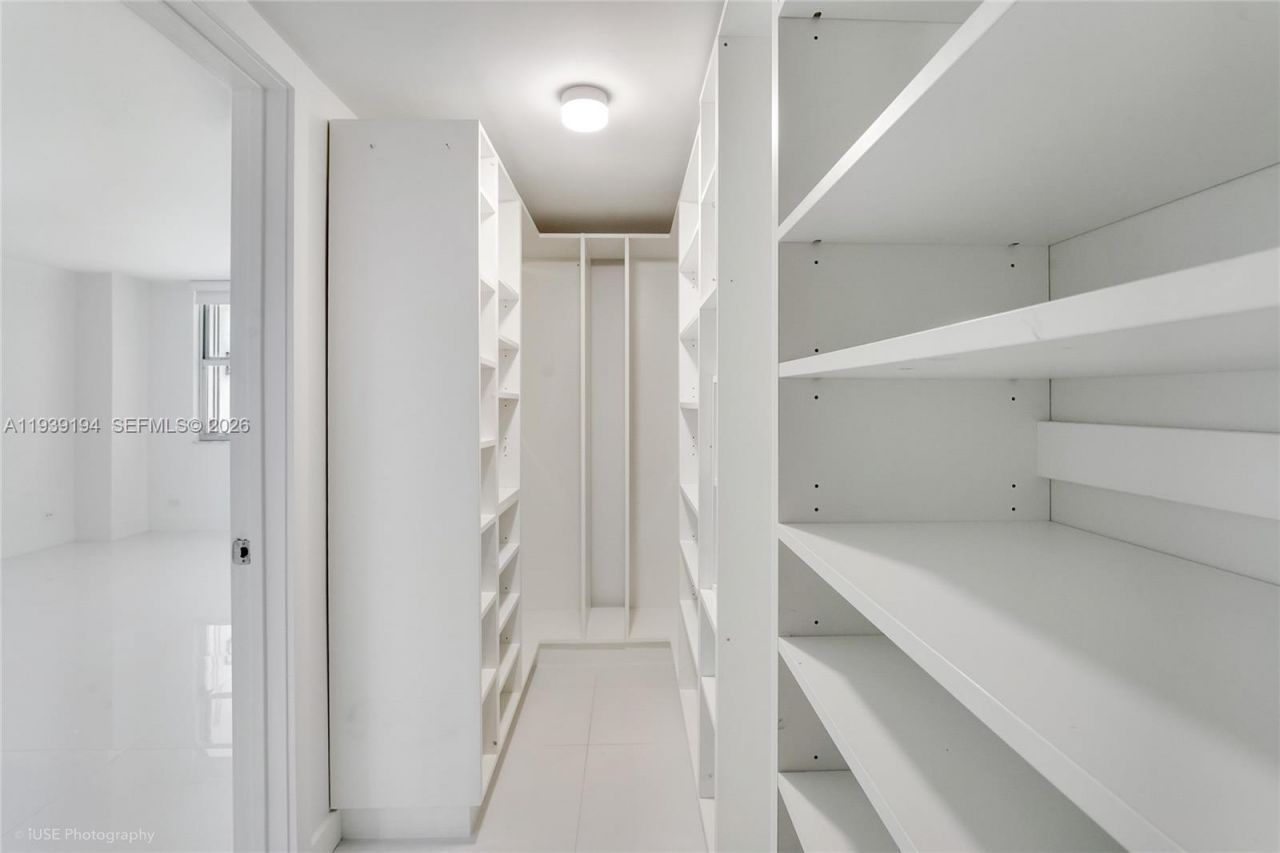 6039 Collins Ave , Unit 1222, Miami Beach, FL 33140 Photo