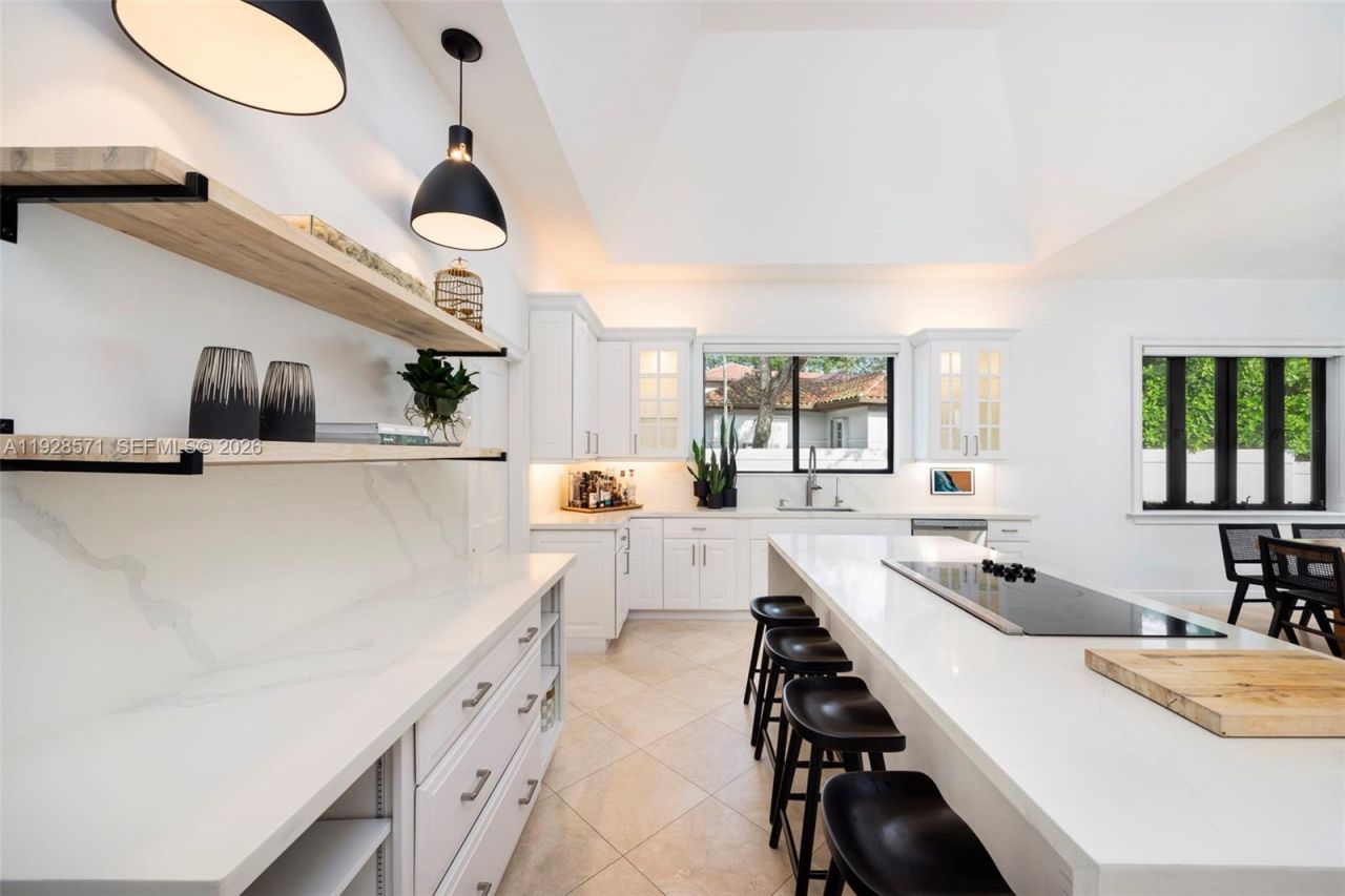 7430 SW 66th St , Miami, FL 33143 Photo