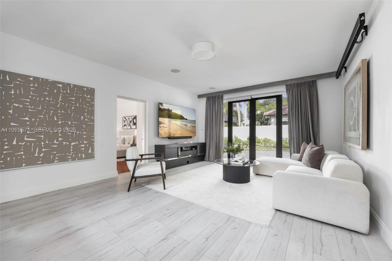 7430 SW 66th St , Miami, FL 33143 Photo