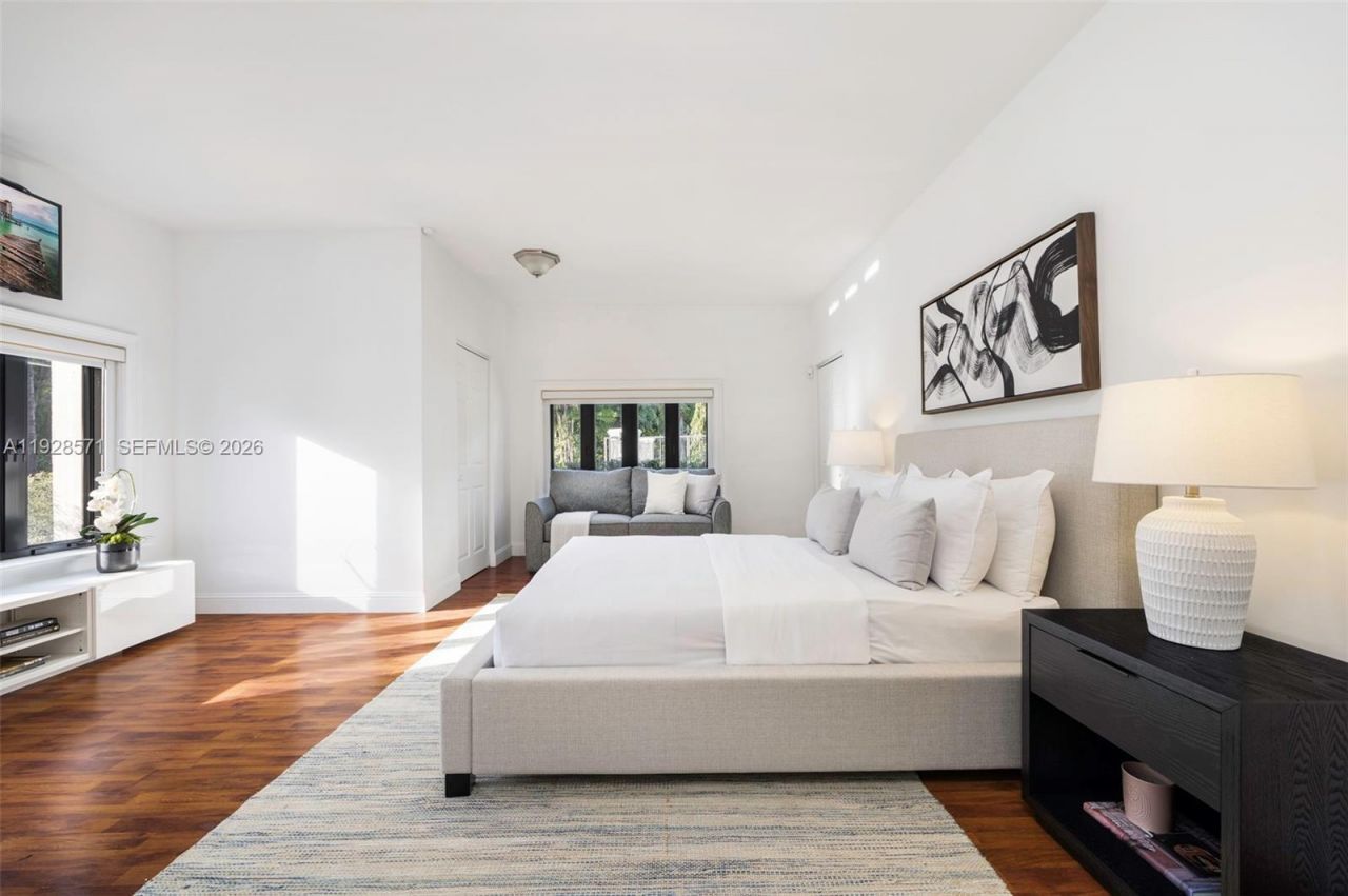 7430 SW 66th St , Miami, FL 33143 Photo