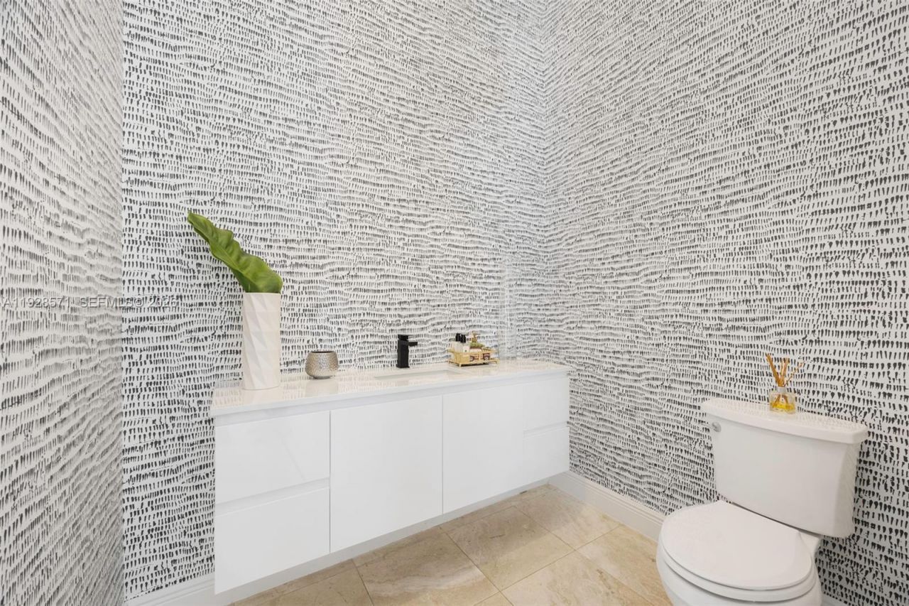 7430 SW 66th St , Miami, FL 33143 Photo