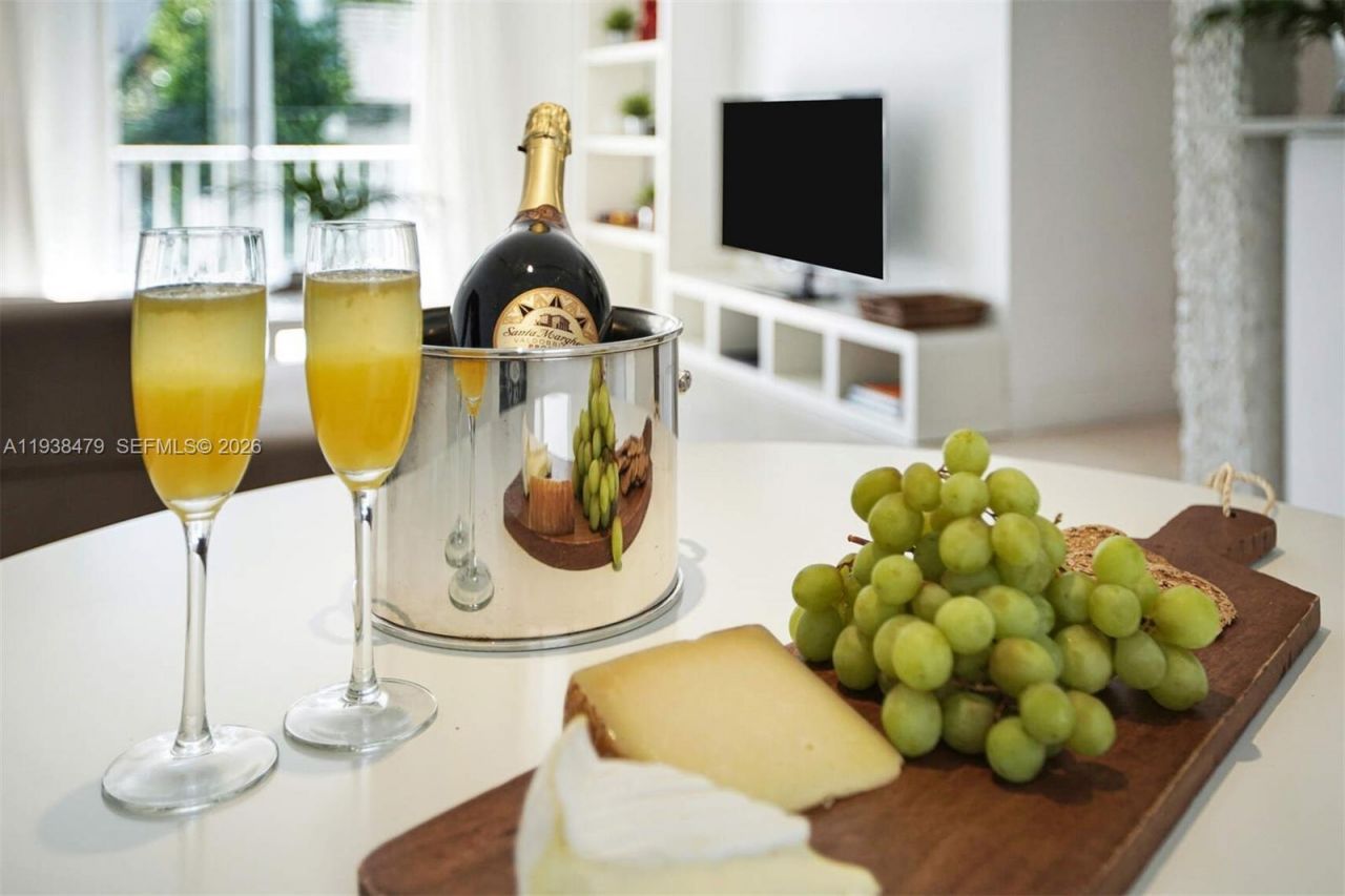 201 Jefferson Ave, Unit 2E, Miami Beach, FL 33139 Photo