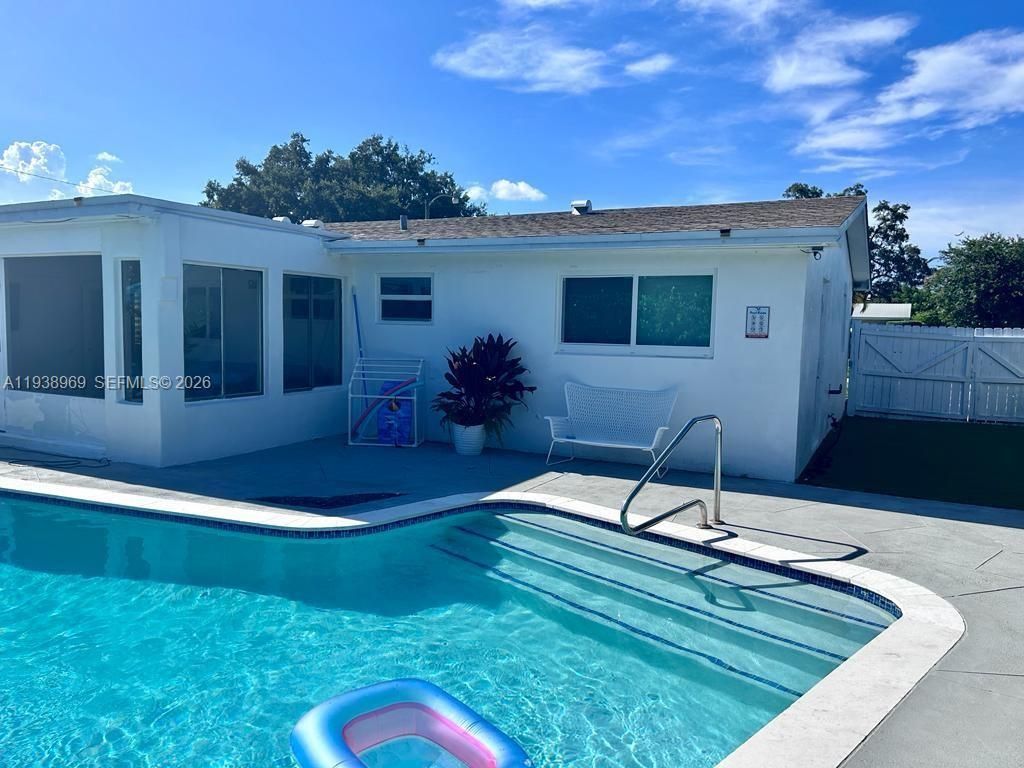 6900 SW 3rd St, Pembroke Pines, FL 33023 Photo