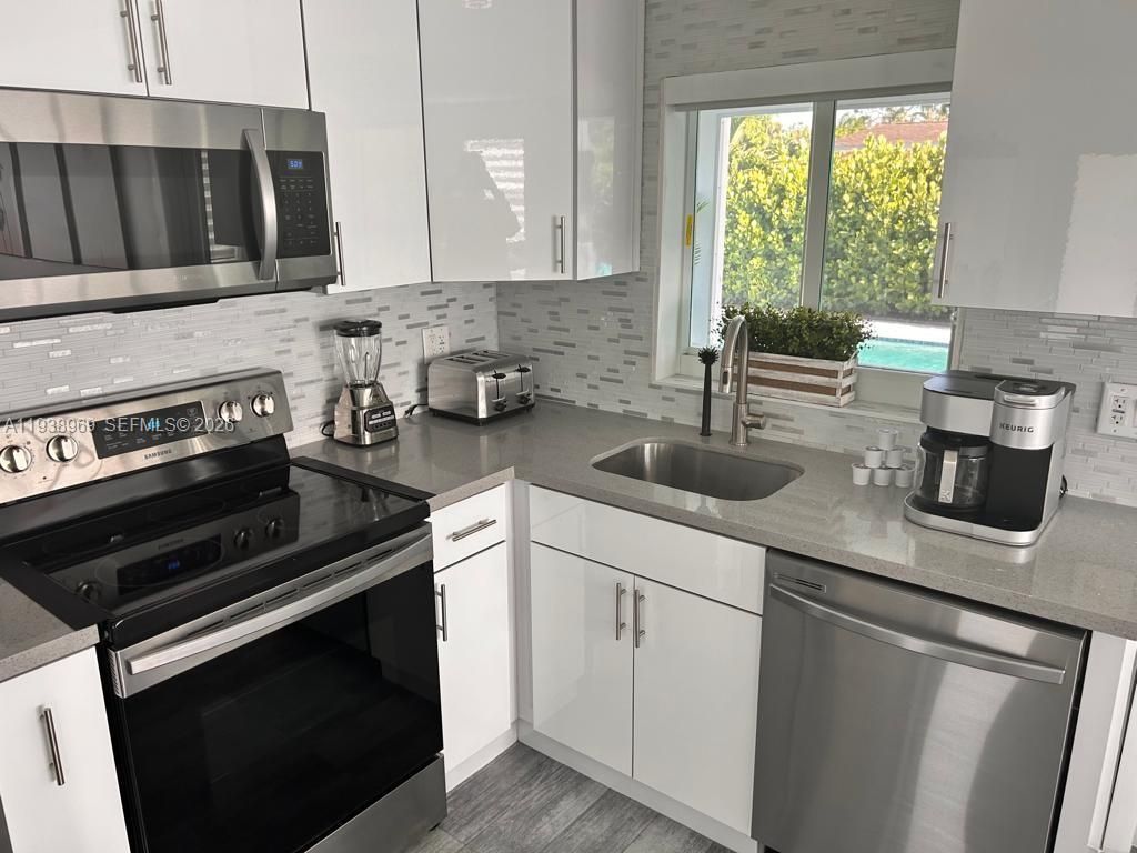 6900 SW 3rd St, Pembroke Pines, FL 33023 Photo