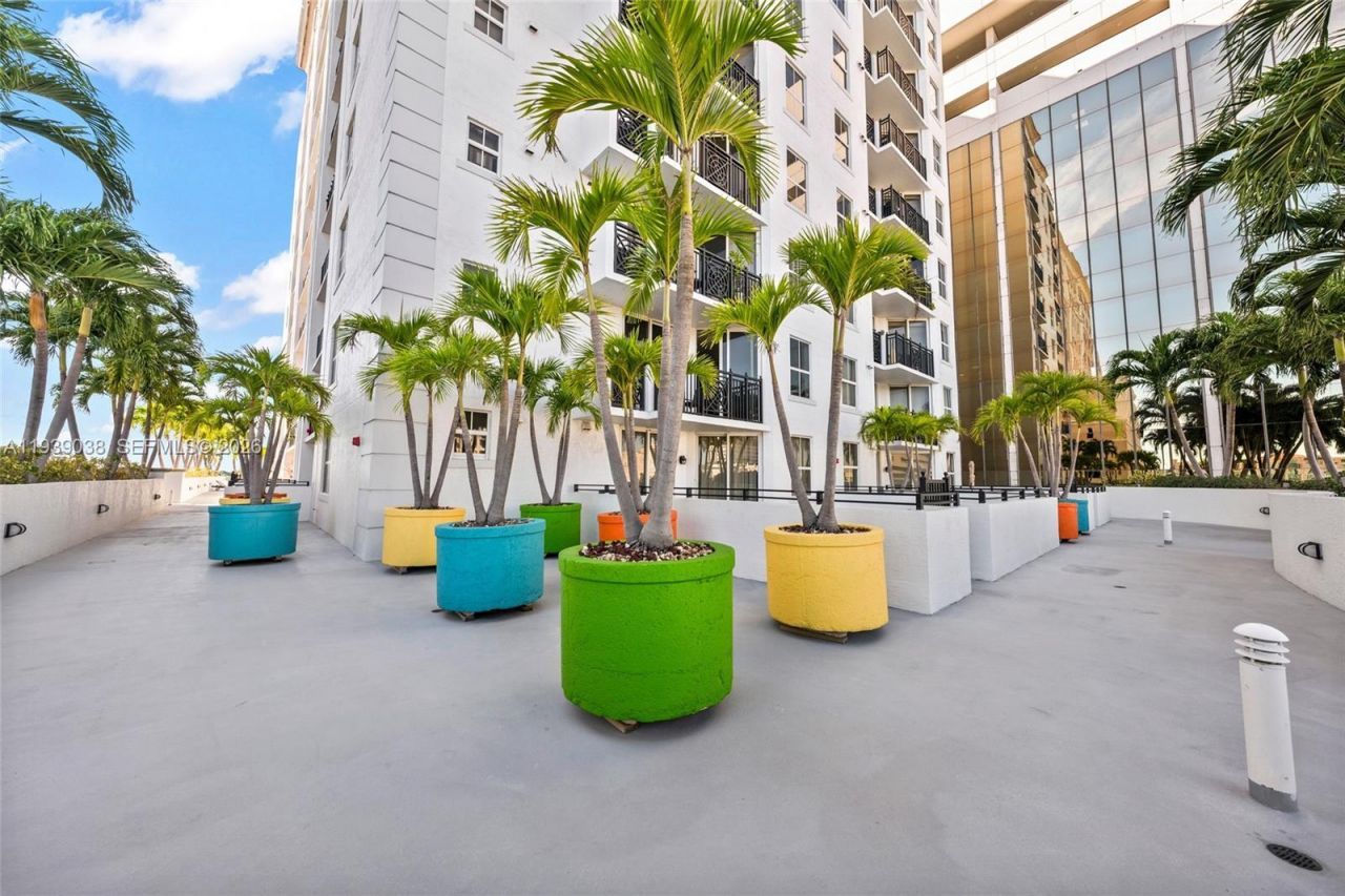 357 Almeria Ave, Unit 1406, Coral Gables, FL 33134 Photo