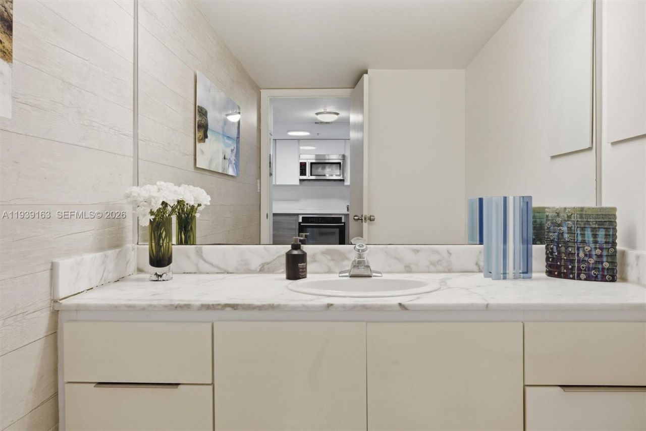 2555 Collins Ave, Unit 2105, Miami Beach, FL 33140 Photo