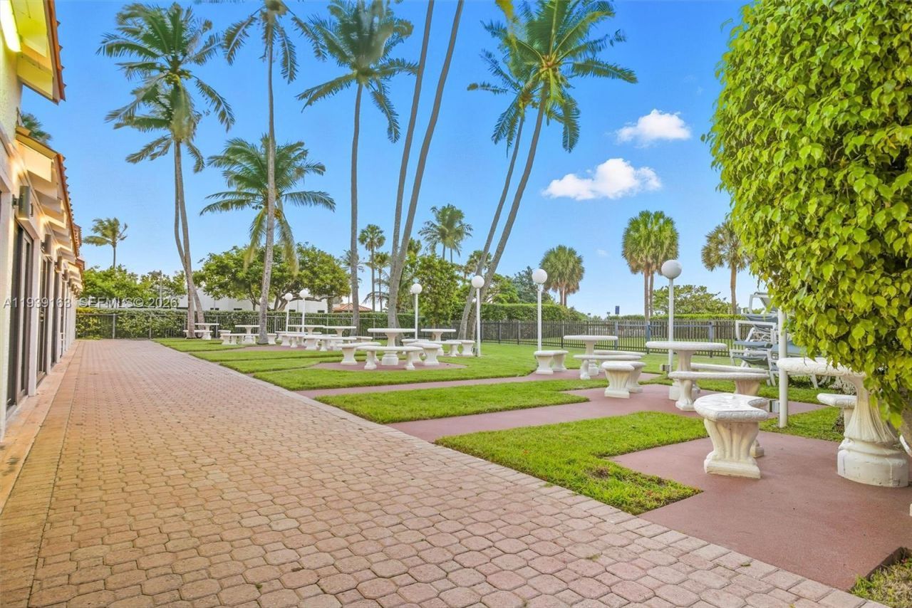 2555 Collins Ave, Unit 2105, Miami Beach, FL 33140 Photo