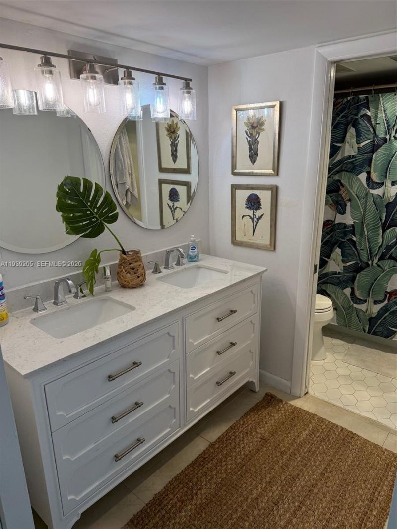 2425 Presidential Way, Unit 703, West Palm Beach, FL 33401 Photo