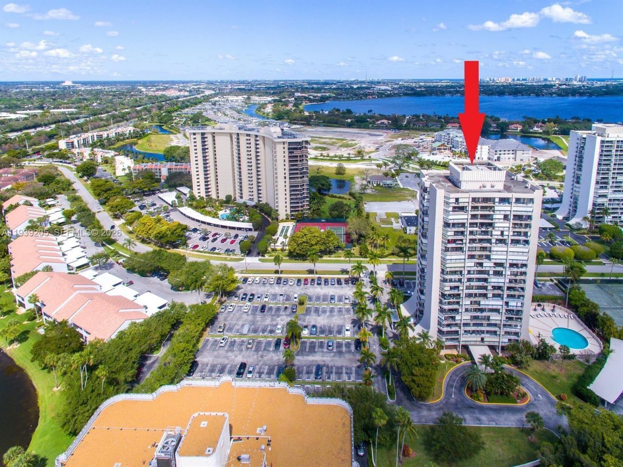 2425 Presidential Way, Unit 703, West Palm Beach, FL 33401 Photo